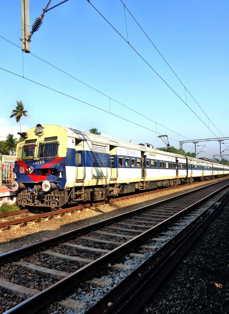 asia-carriage-conductor-754905.jpg